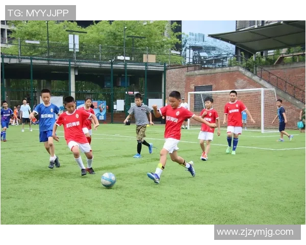 高仿足球星人物魅力解析带你感受绿茵场上激情与偶像风采